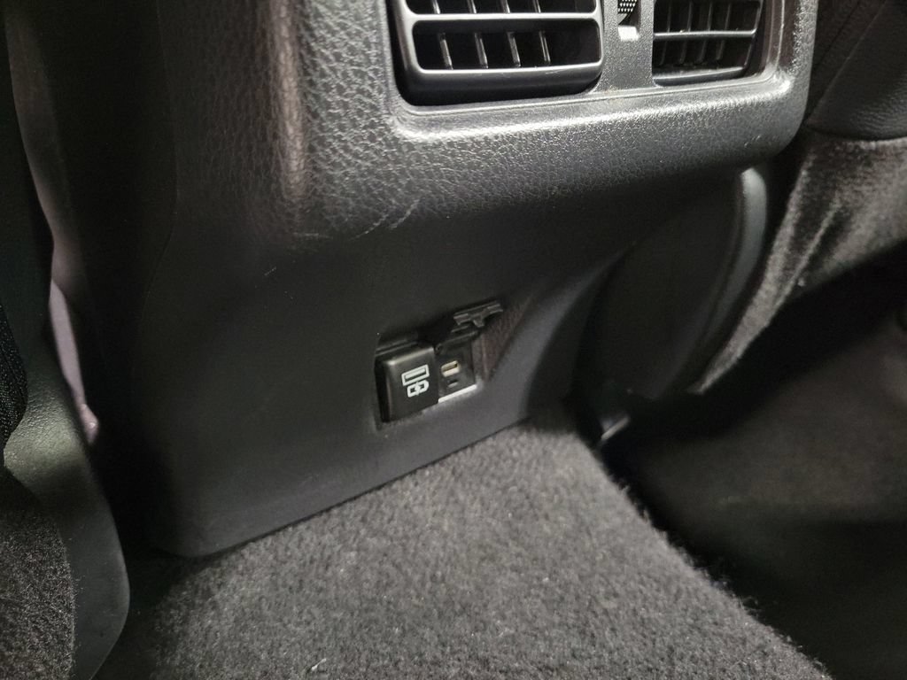 Used 2025 Toyota Camry SE FWD image 31