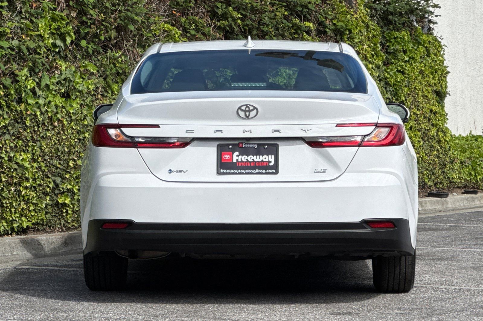 Used 2025 Toyota Camry LE image 5
