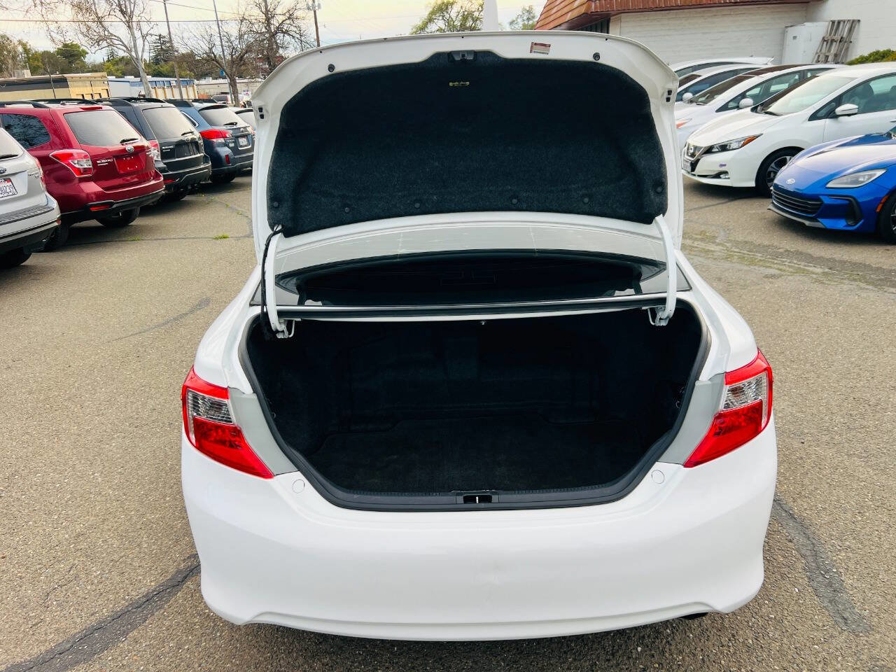 Used 2014 Toyota Camry XLE image 9