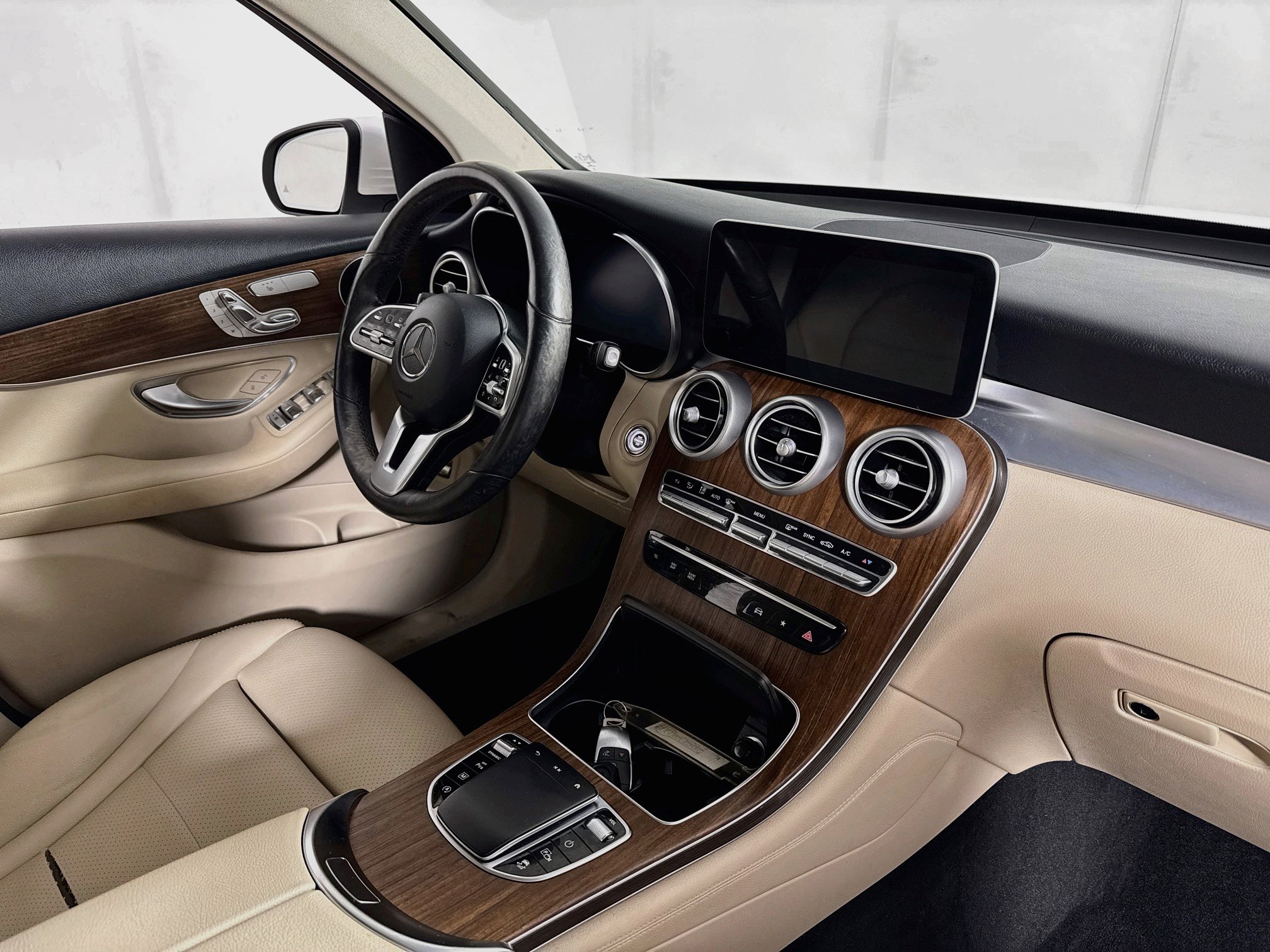 Used 2021 Mercedes-Benz GLC 300 4MATIC image 26