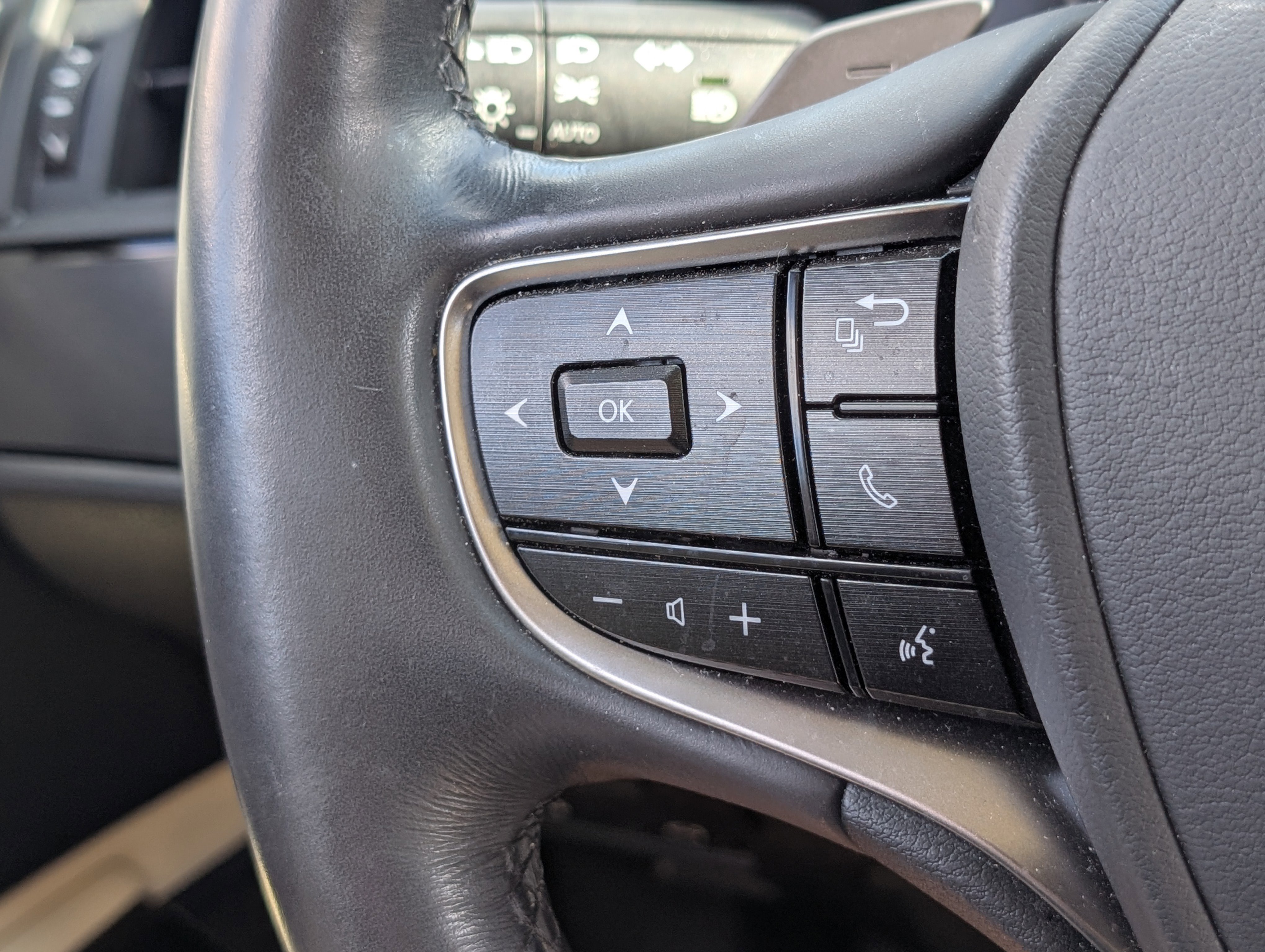 Certified 2022 Lexus ES 300h w/ Premium Package image 22