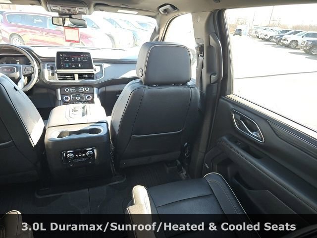 Used 2023 GMC Yukon XL SLT w/ SLT Premium Package image 34