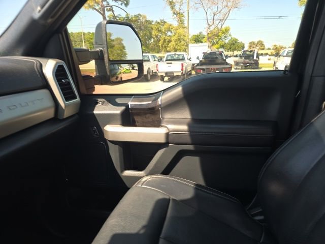 Used 2022 Ford F250 Lariat w/ Black Appearance Package image 18