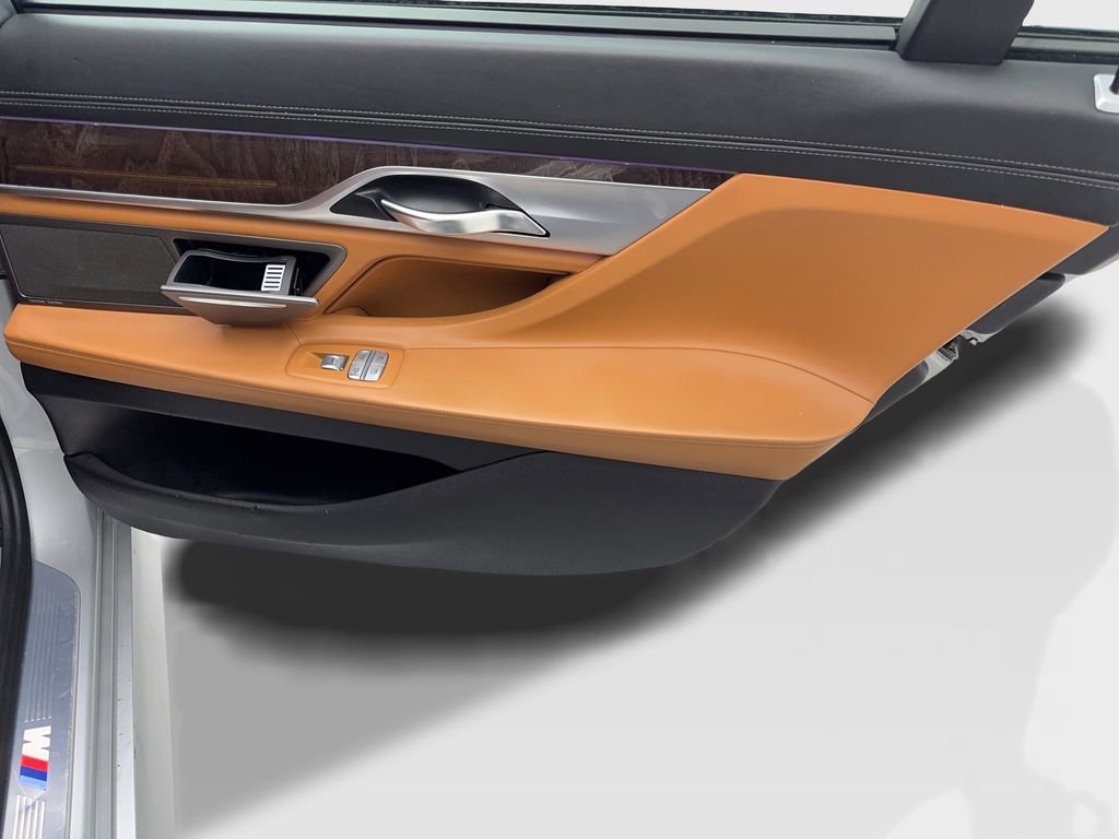 Used 2017 BMW 750i xDrive image 43