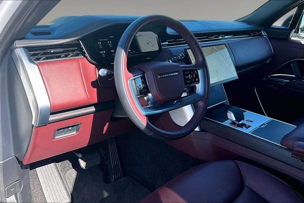 Used 2025 Land Rover Range Rover SE image 16