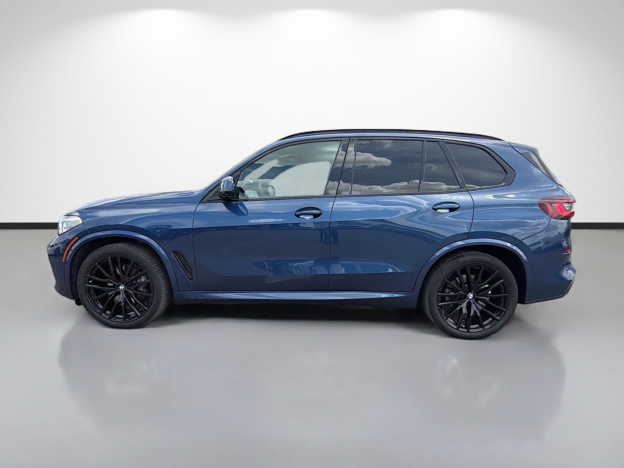 Used 2023 BMW X5 xDrive40i w/ Executive Package image 6