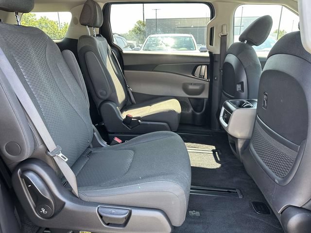 Used 2025 Kia Carnival LX FWD image 11
