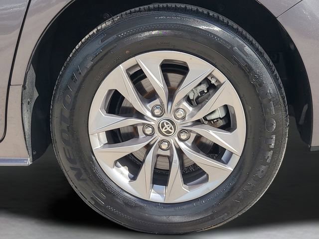 Used 2023 Toyota Sienna XLE FWD image 35