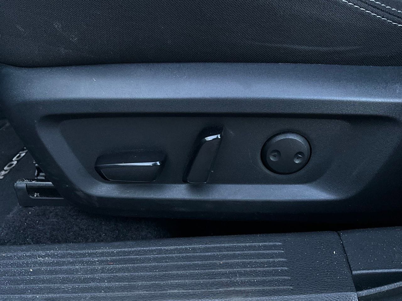 Used 2025 Nissan Rogue SV image 11