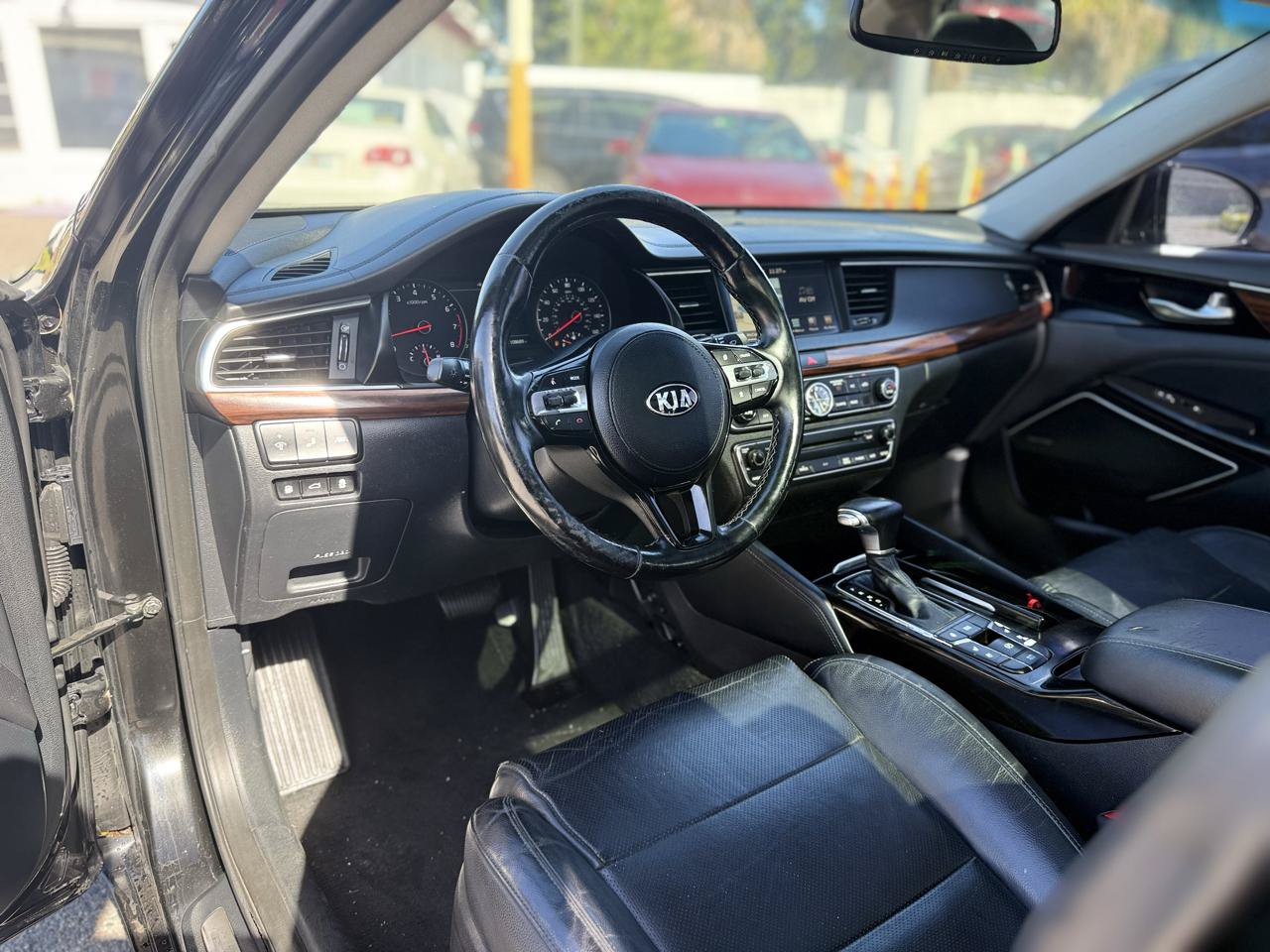 Used 2017 Kia Cadenza Technology FWD image 3