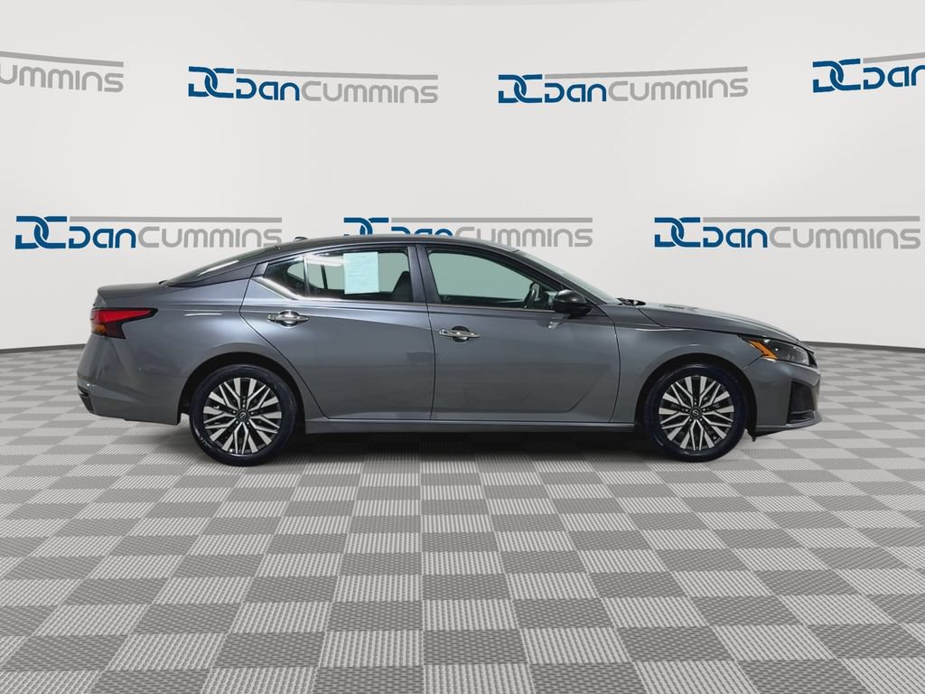 Used 2024 Nissan Altima 2.5 SV FWD image 2