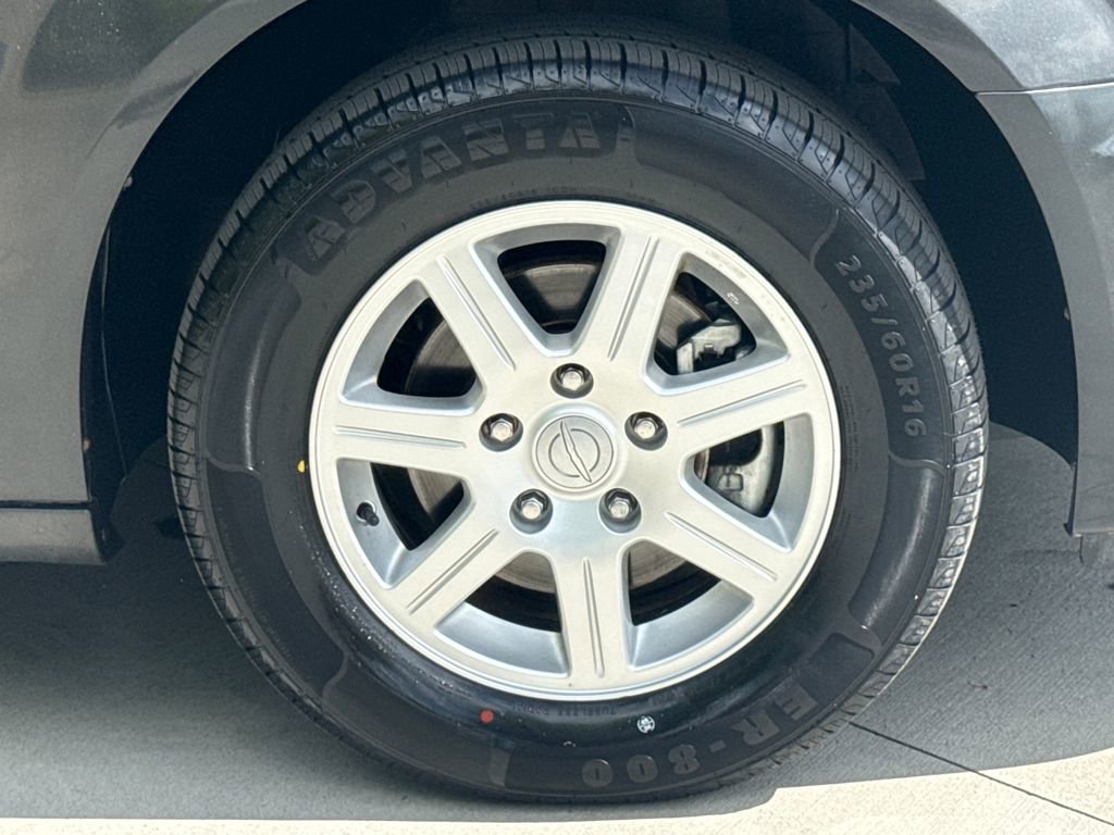 Used 2012 Chrysler Town & Country Touring image 9