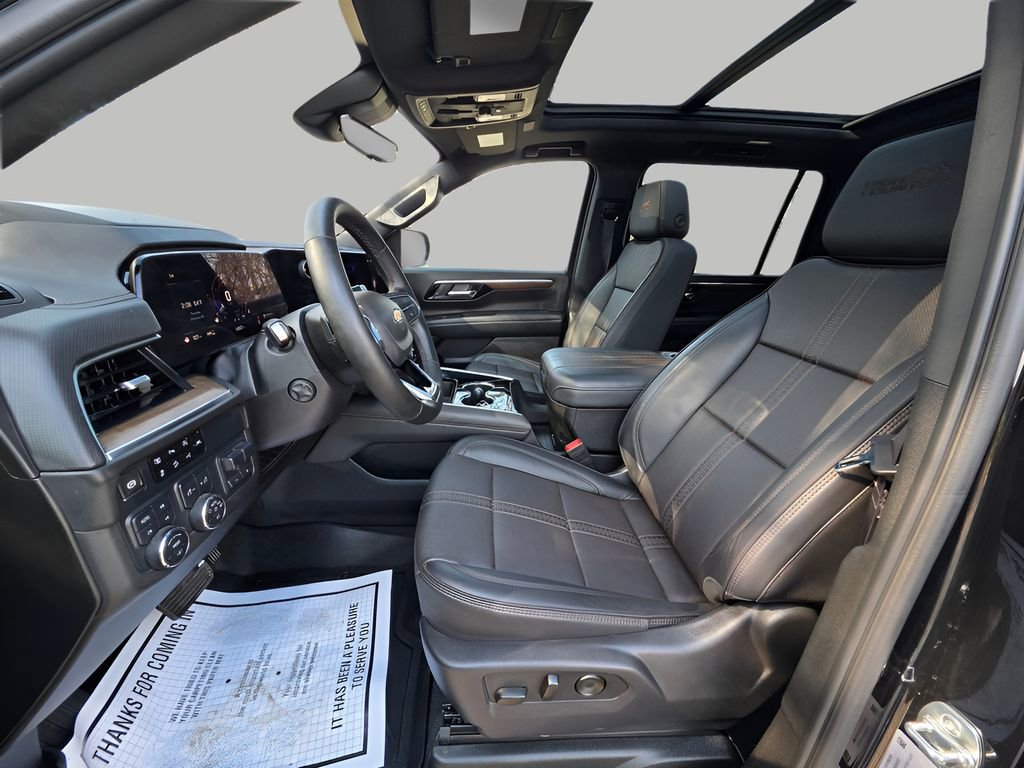 Used 2025 Chevrolet Suburban High Country image 24
