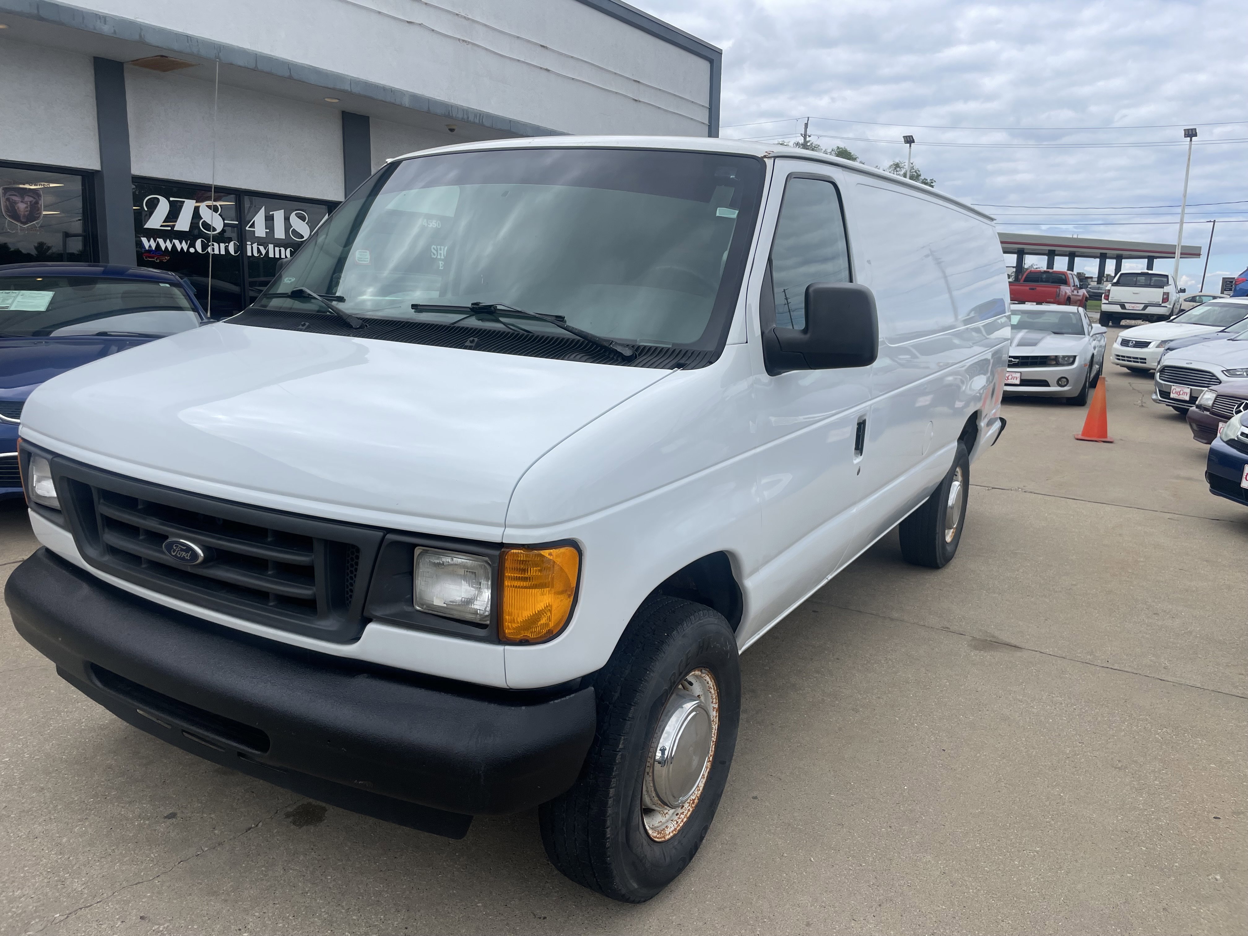 Used 2005 Ford E-350 and Econoline 350 Extended Super Duty image 1