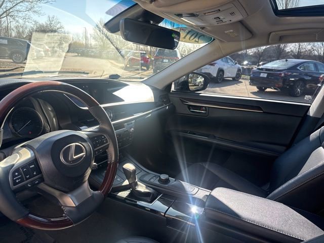 Used 2017 Lexus ES 350 w/ Premium Package image 16