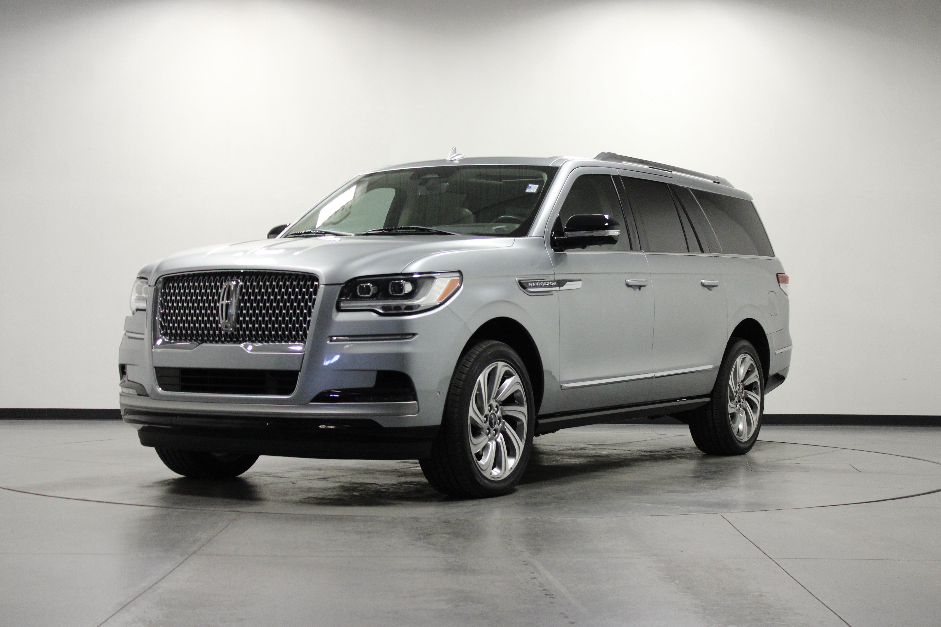 Used 2024 Lincoln Navigator L Reserve AWD/4WD image 8