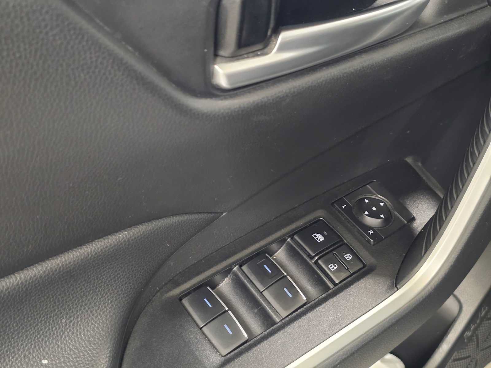 Used 2025 Toyota RAV4 XLE AWD/4WD image 21