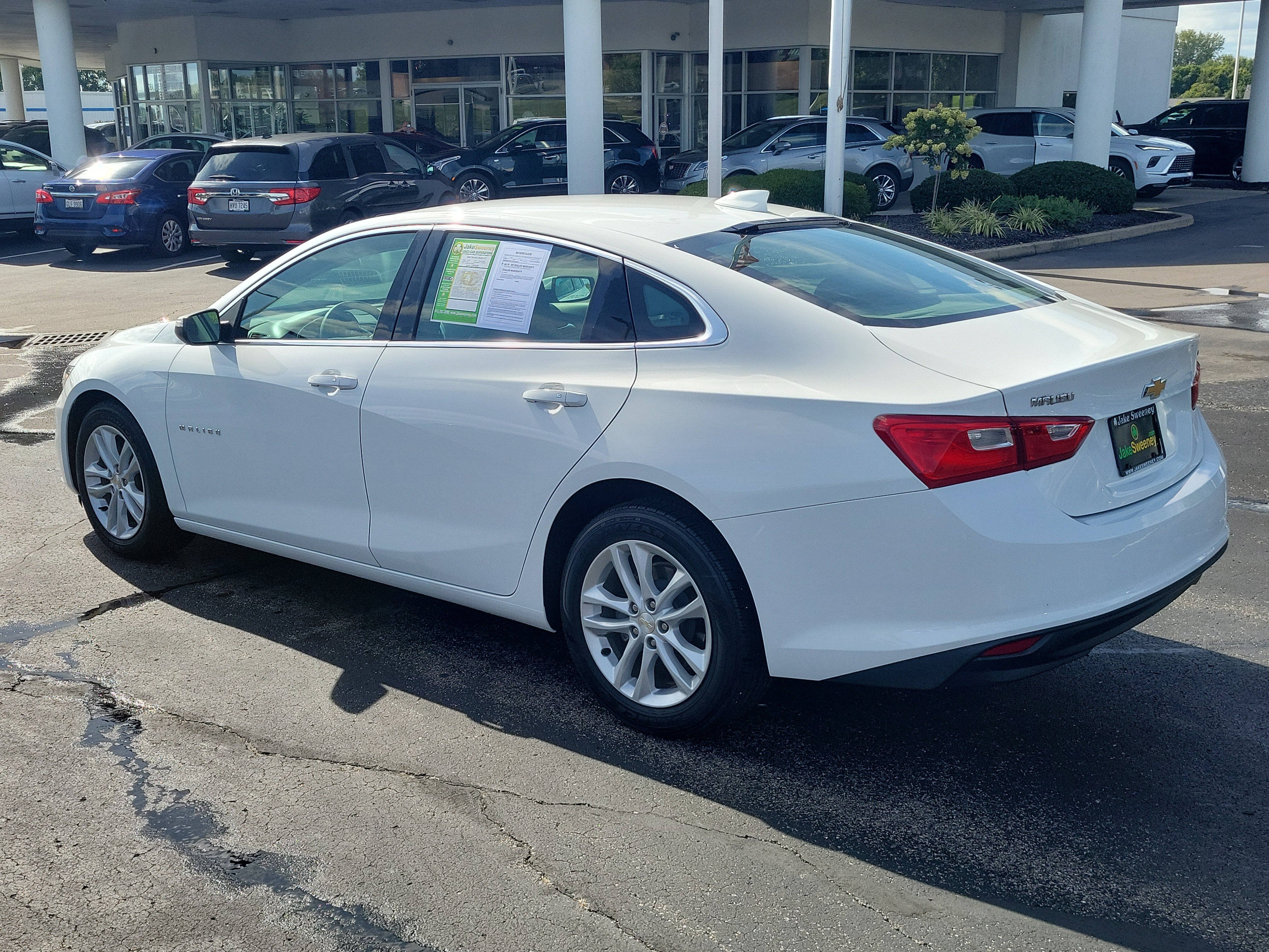 Used 2018 Chevrolet Malibu LT w/ Leather Package FWD image 3