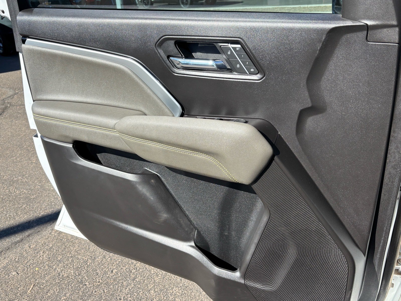 Used 2025 Chevrolet Colorado ZR2 AWD/4WD image 11