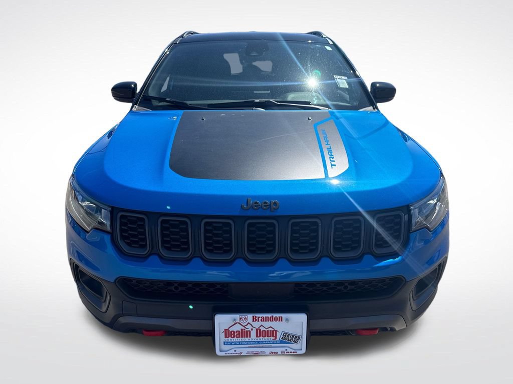 Used 2025 Jeep Compass Trailhawk AWD/4WD image 9