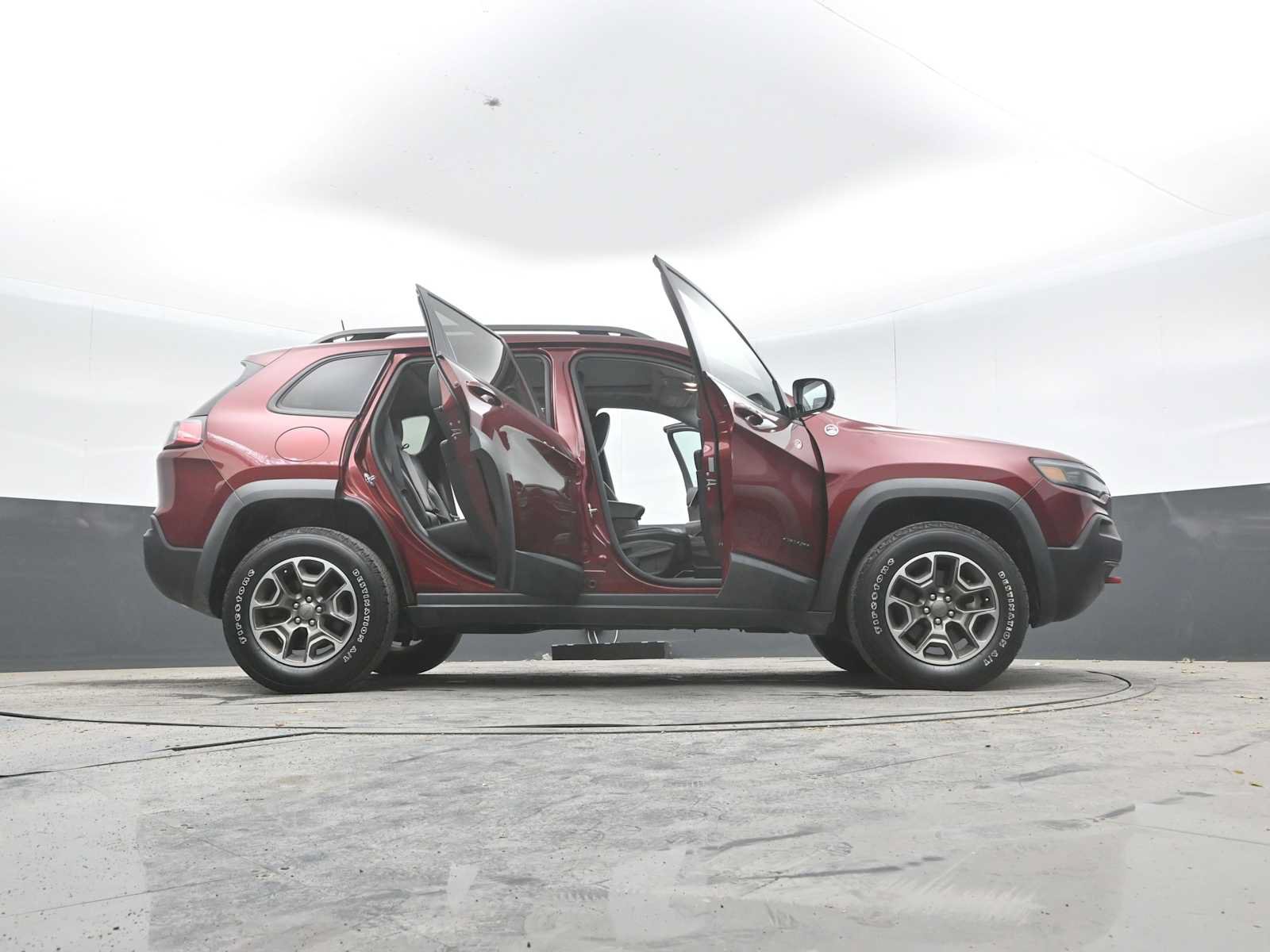 Used 2021 Jeep Cherokee Trailhawk w/ Sun, Sound & Nav Group AWD/4WD image 58
