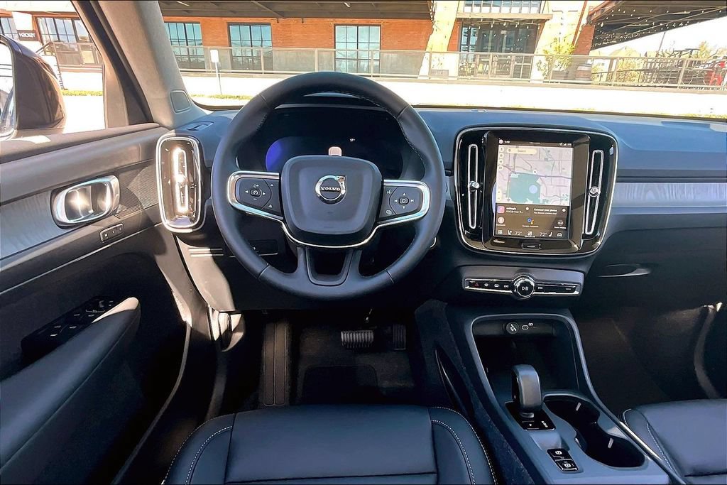 Used 2026 Volvo XC40 B4 Core FWD image 23