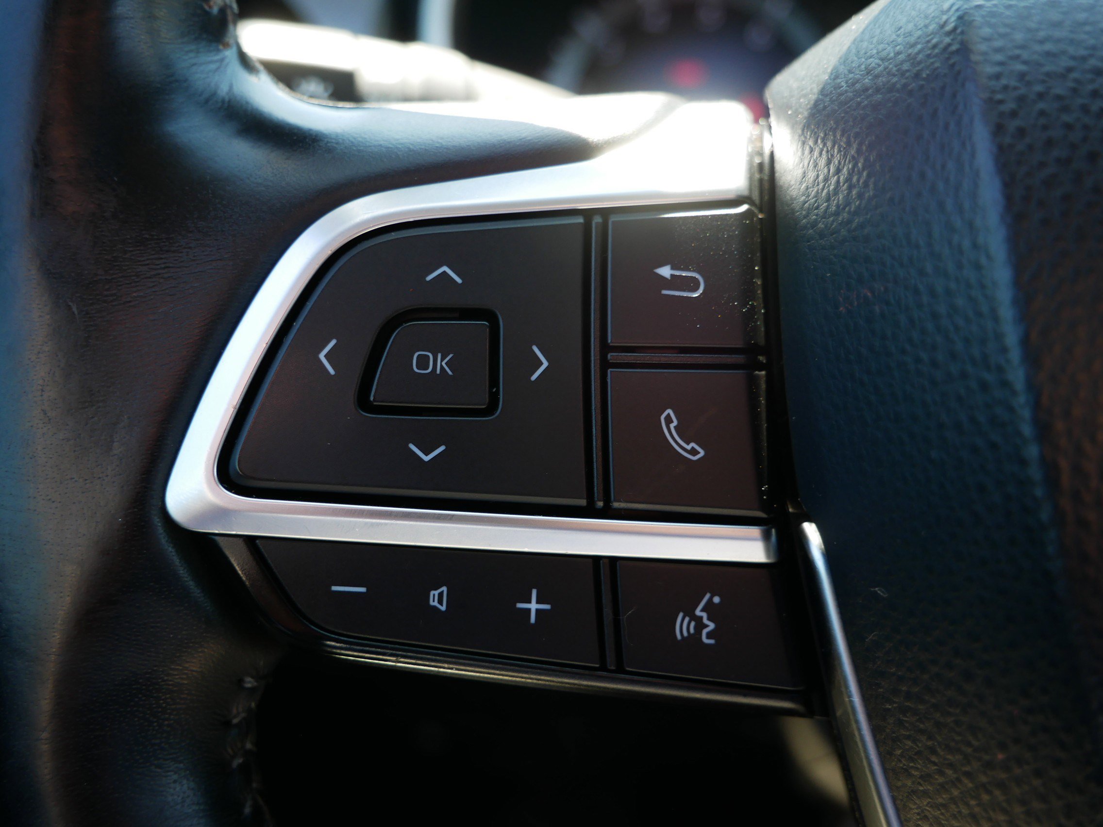 Used 2020 Toyota Highlander XLE AWD/4WD image 27