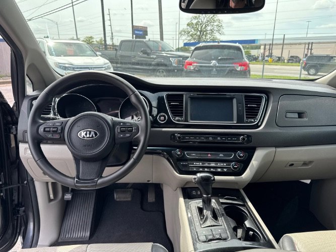 Used 2016 Kia Sedona SX image 13
