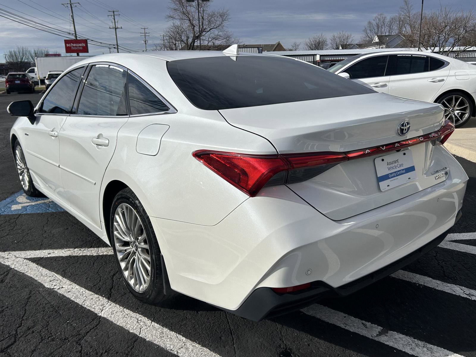Used 2020 Toyota Avalon Limited image 4
