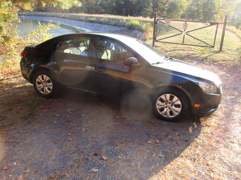 Used 2014 Chevrolet Cruze LS FWD image 2