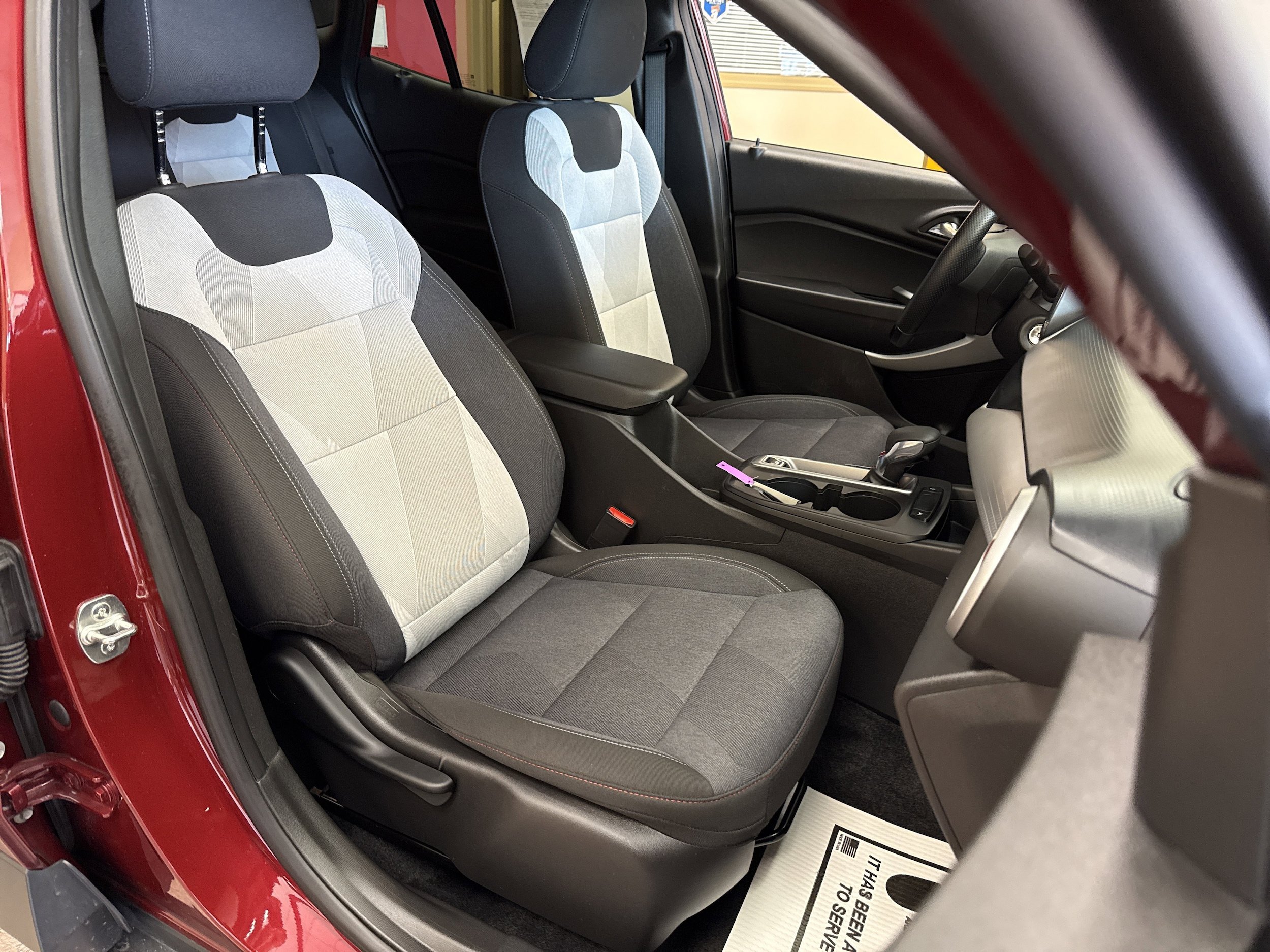 Used 2024 Chevrolet Trax RS FWD image 19