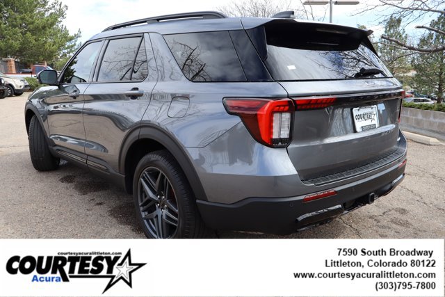 Used 2025 Ford Explorer ST-Line w/ Premium Package image 4