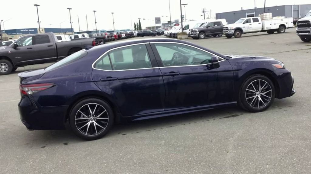Used 2022 Toyota Camry SE image 9