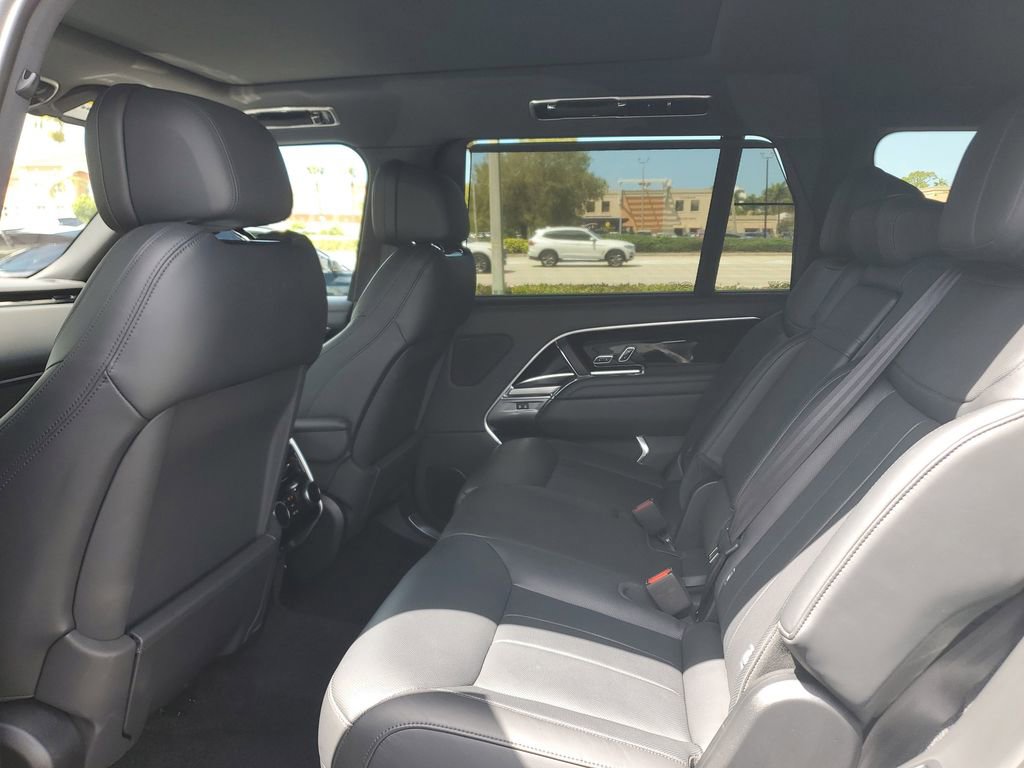 Used 2023 Land Rover Range Rover Long Wheelbase SE image 14