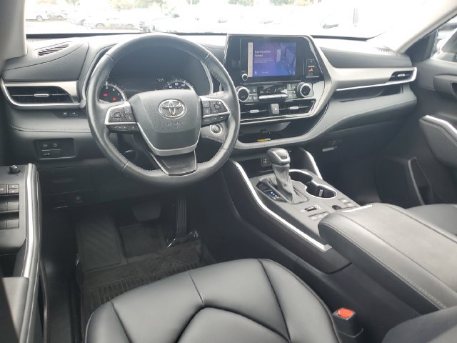 Used 2024 Toyota Highlander XLE AWD/4WD image 10
