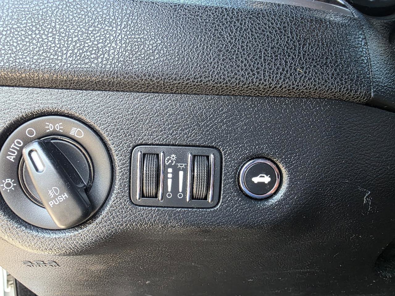 Used 2014 Chrysler 300 C AWD/4WD image 15