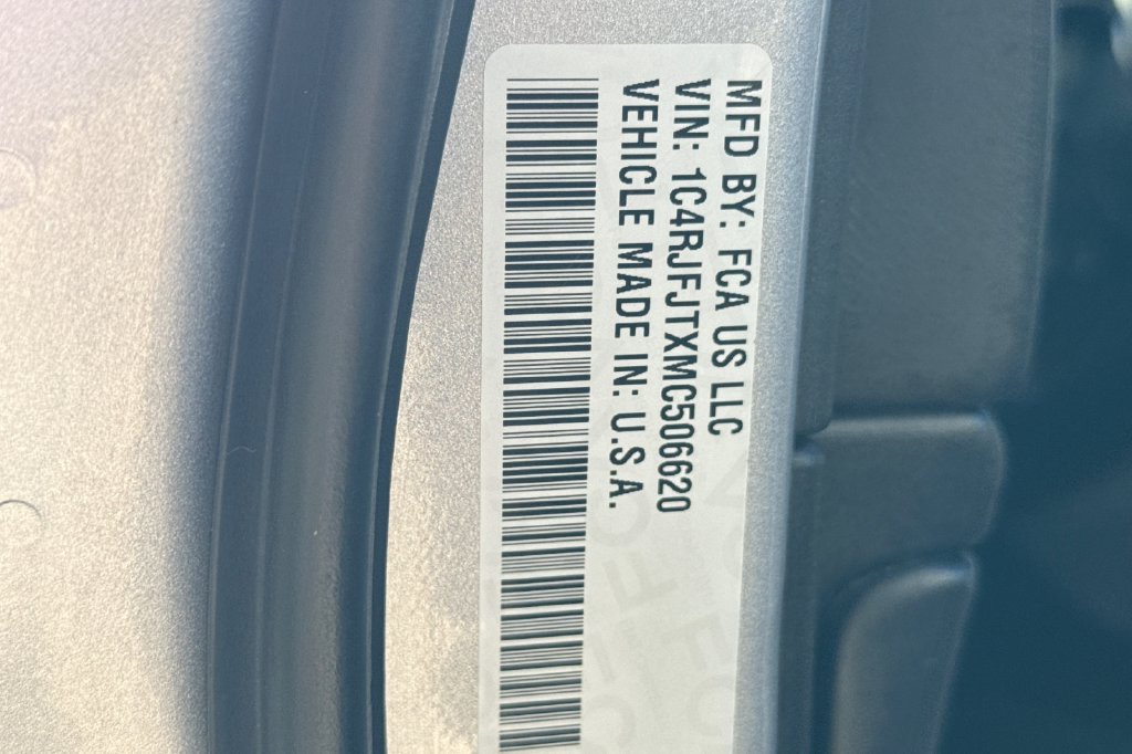 Used 2021 Jeep Grand Cherokee Summit w/ Platinum Series Group AWD/4WD image 32