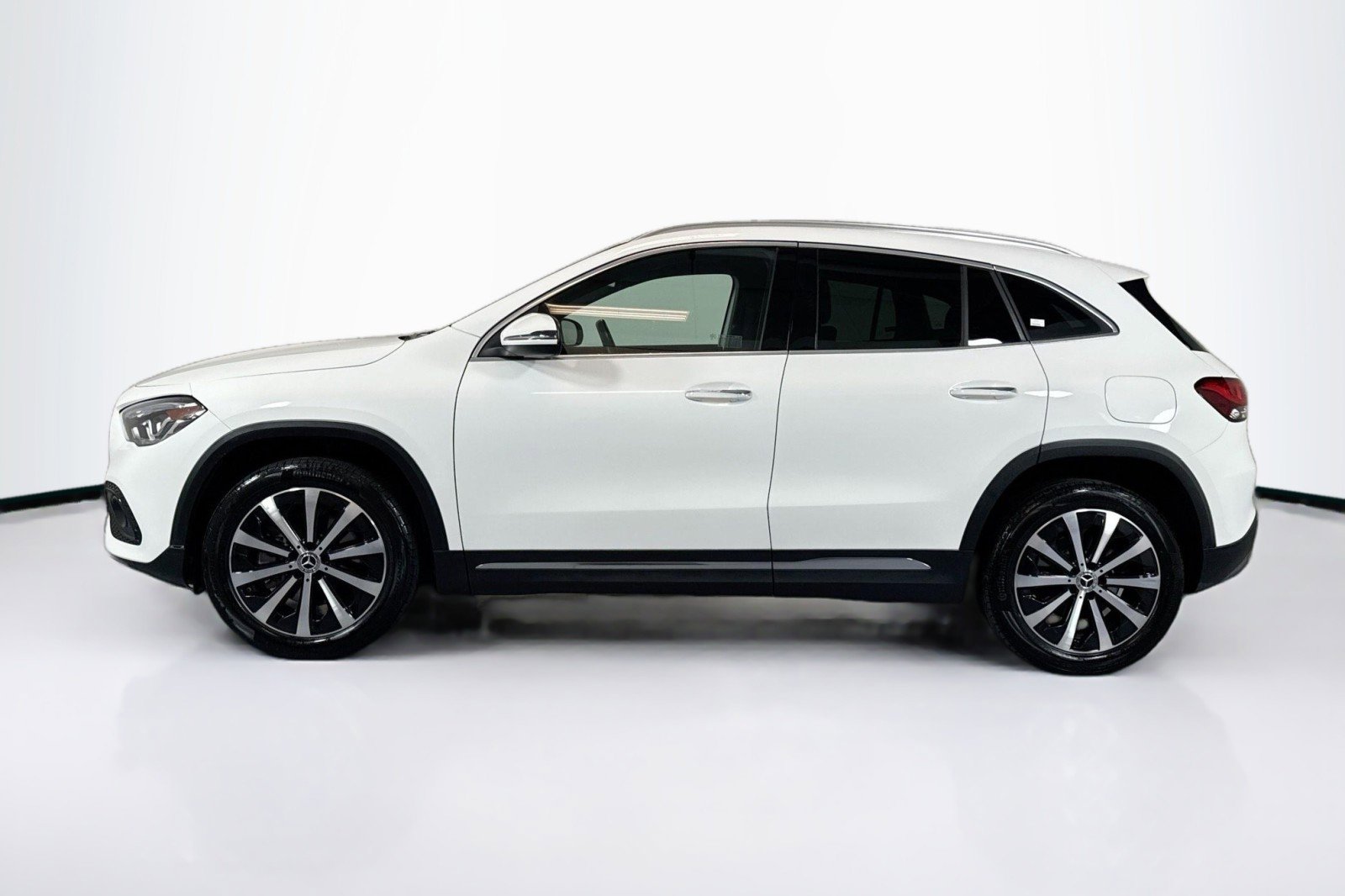 Certified 2022 Mercedes-Benz GLA 250 w/ Premium Package Lite image 8