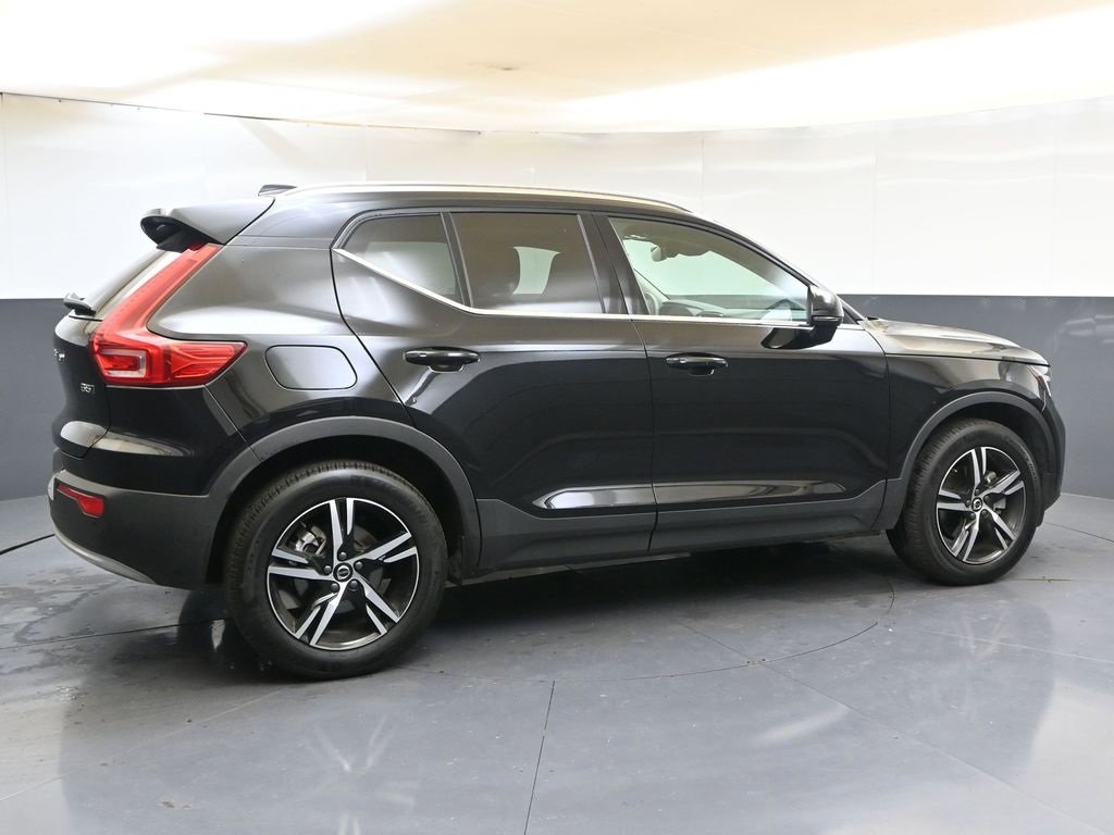 Certified 2025 Volvo XC40 B5 Core image 6