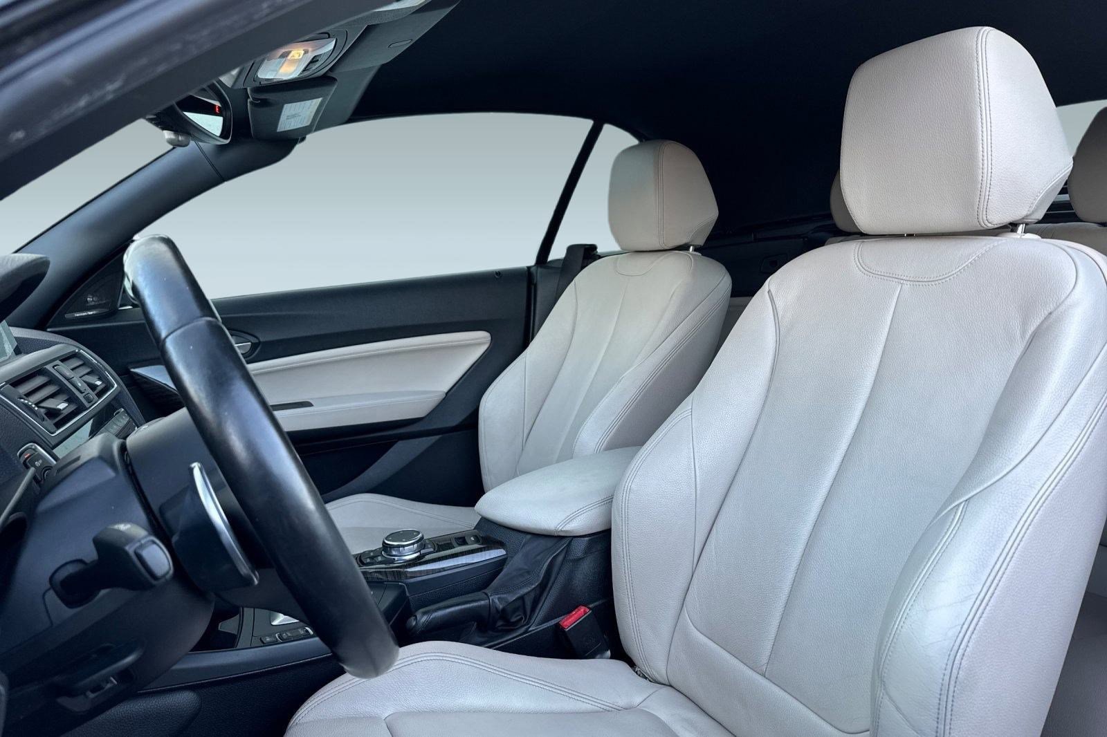 Used 2016 BMW M235i xDrive Convertible image 21