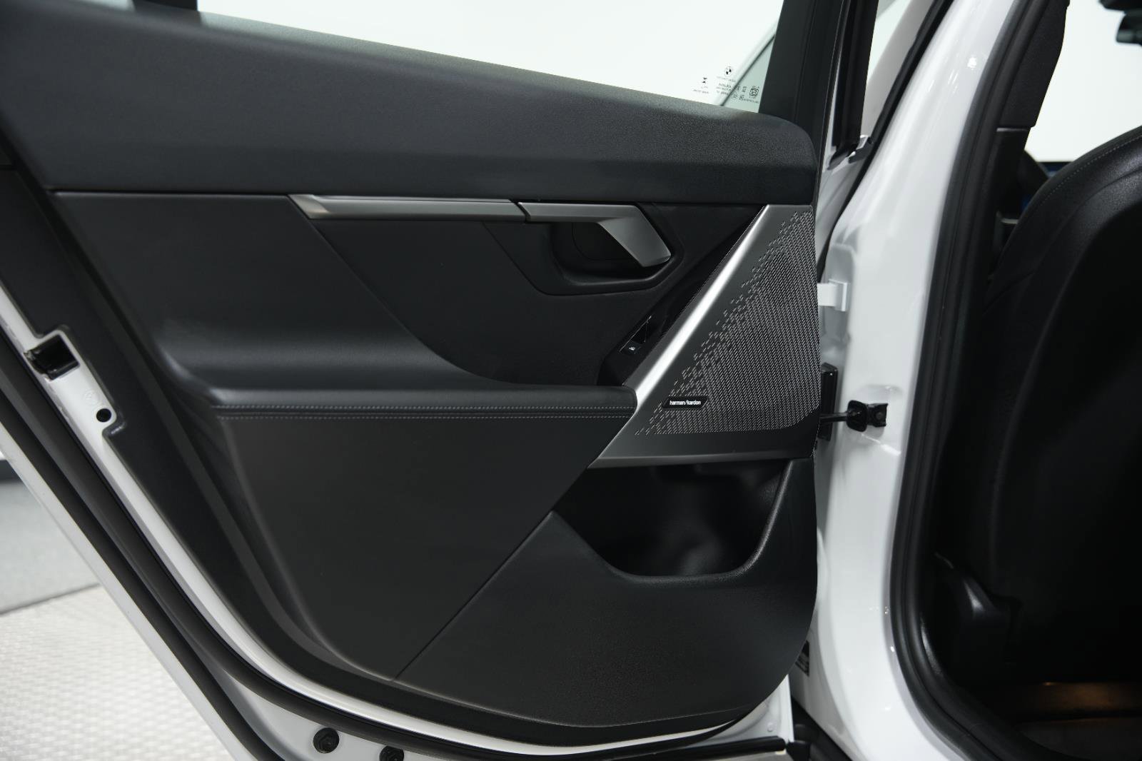 Used 2026 BMW 530i xDrive w/ Premium Package image 20