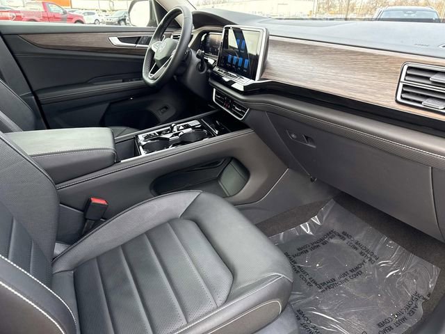 Certified 2025 Volkswagen Atlas SEL image 17
