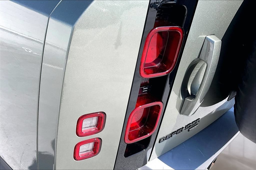 Certified 2023 Land Rover Defender 130 SE AWD/4WD image 21