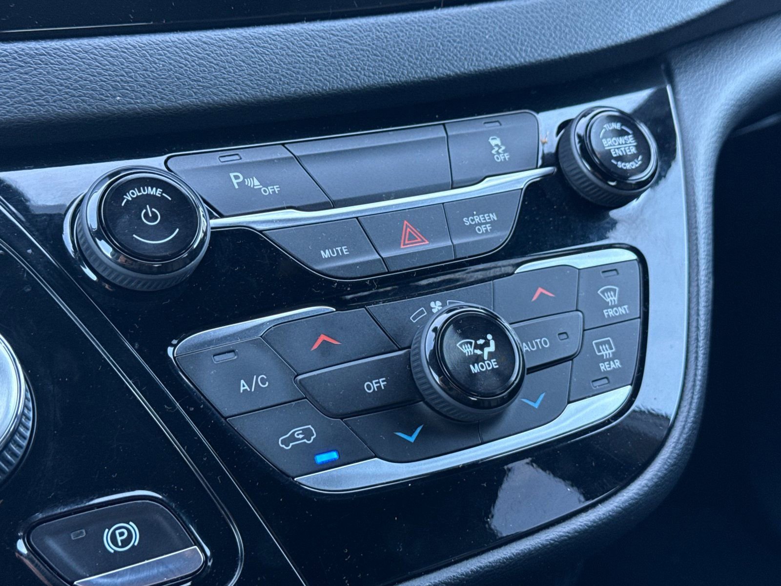 Used 2020 Chrysler Pacifica Touring-L w/ S Appearance Package image 22