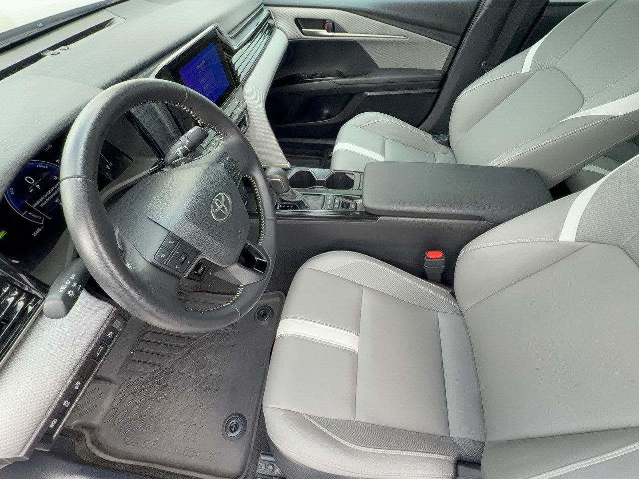 Certified 2025 Toyota Camry SE FWD image 5