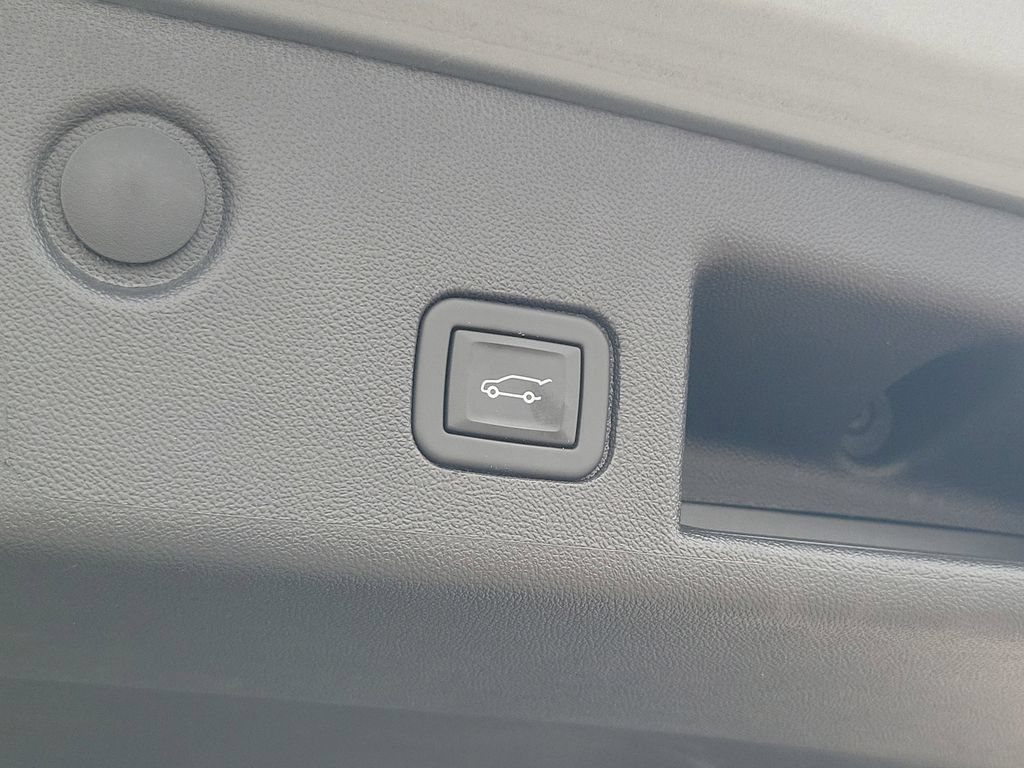 Used 2024 Chevrolet Equinox LT FWD image 8