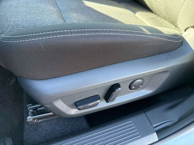 Used 2025 Nissan Rogue SV AWD/4WD image 28