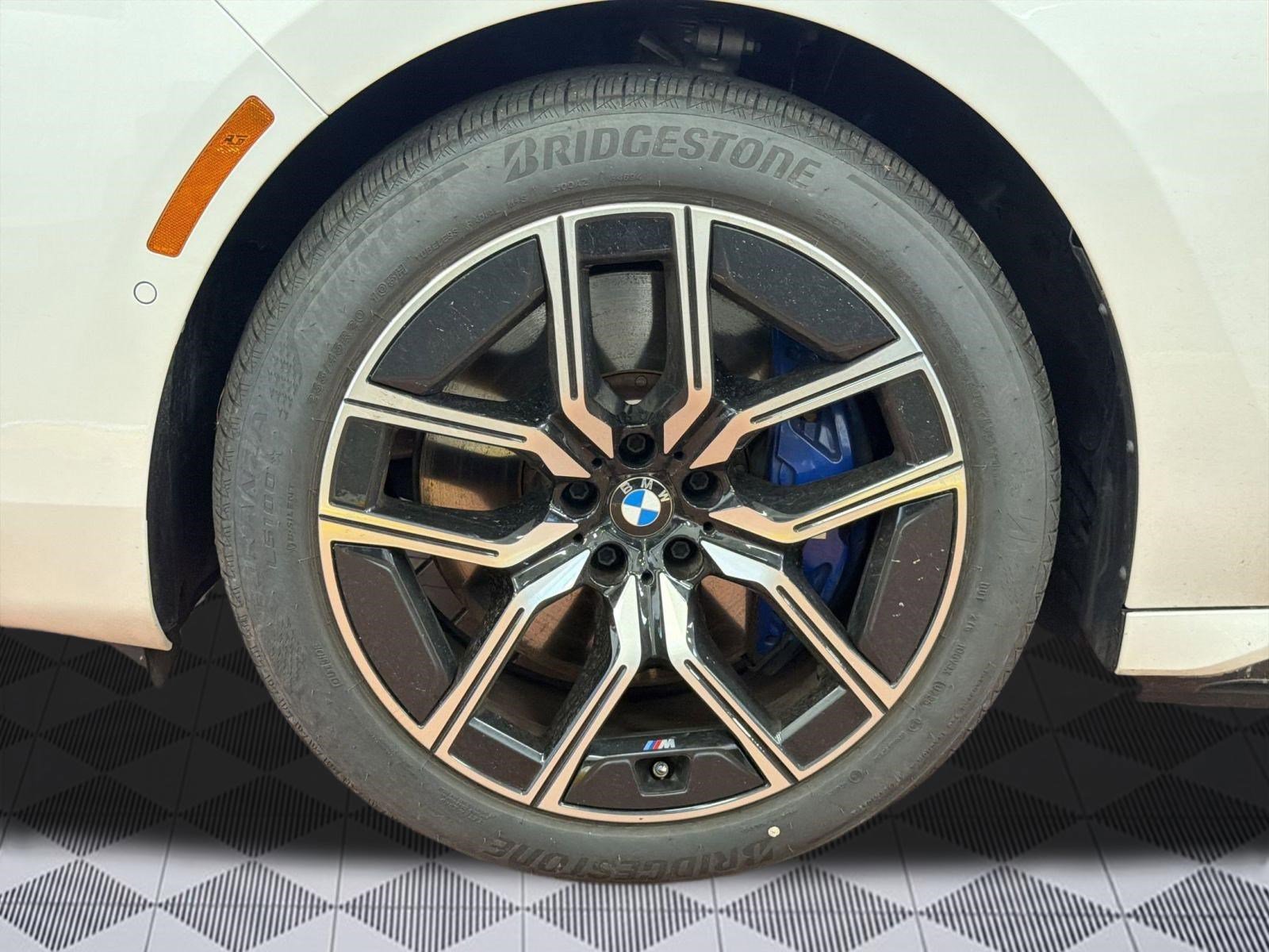 Used 2024 BMW i7 xDrive60 w/ Executive Package AWD/4WD image 12