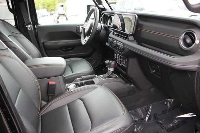 Used 2025 Jeep Wrangler Unlimited Sahara w/ Dual Top Group AWD/4WD image 31