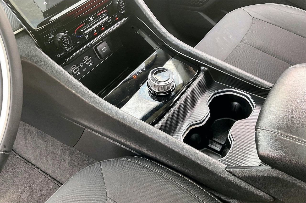 Certified 2023 Jeep Grand Cherokee Laredo X image 32